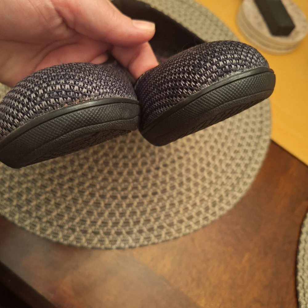 SKECHERS STRETCH FIT slip on round toe gray/black knit perfect for fall …